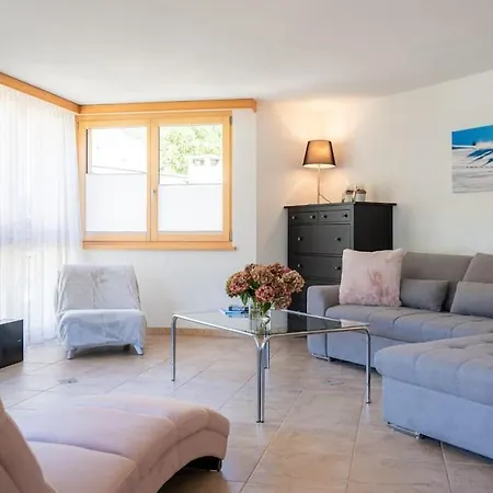 Lovely 3-bedroom In شقة *