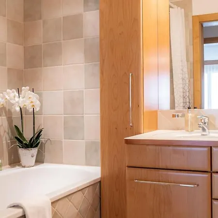Lovely 3-bedroom In شقة زيرمات