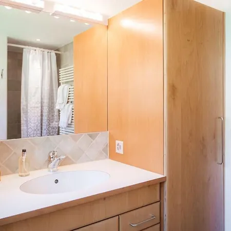 شقة Lovely 3-bedroom In زيرمات